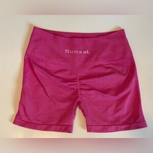 Sunzel Seamless | Butt-Scrunch | High-Waisted Woman’s Gym Shorts | Medium